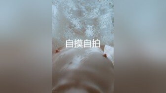 黑客破解家庭摄像头偷拍 夫妻寻刺激在厨房地板做爱被房间出来准备上厕所的女儿撞到当场社死尴尬的缩回房间