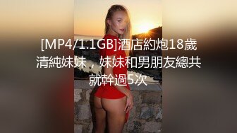 景区女厕全景偷拍眼镜美女逼口大开逼洞清晰可见