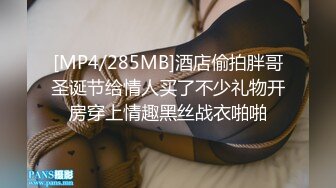 年轻热恋小情侣沙发上操长头发乖乖的女友，无套多姿势轮番花样无套内射