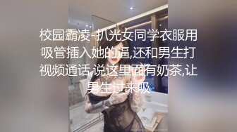 黑客破解家庭网络摄像头偷拍小哥下晚班回家和穿睡衣的媳妇在客厅的地板上来一炮