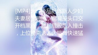 阿姨穿上水手服装嫩