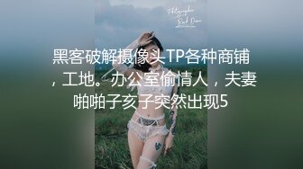 医院女厕一身白工装服眼镜医师鲜红的无毛馒头穴和鸡冠唇馋死人