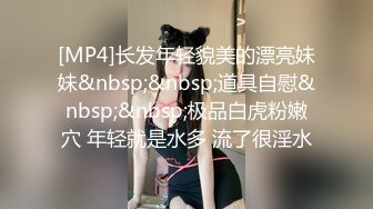 千人斩星选牛仔短裤腰细大奶妹子，超近距离掰穴特写吸奶口交，骑乘干了几下有味道不干了