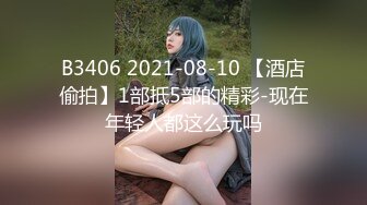 美女在厕所用自慰棒自慰