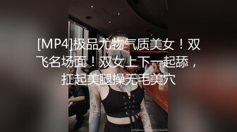 在家门口等外卖迟迟不来，好无聊，拿出小玩具自己玩了起来！