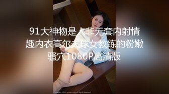 超级巨无霸-  风韵少妇、配上这顶级诱惑的喷血巨乳，真的好想把鸡巴插到她的胸里 乳交！