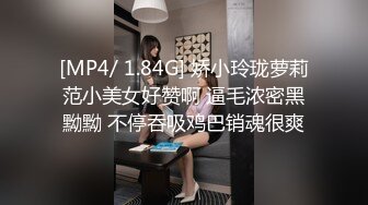 一脸猥琐的小哥最近勾搭上了楼下麻将馆的风骚老板娘 各种姿势啪啪完美露脸