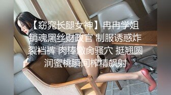 眼镜少妇被黑爹带到厕所品尝大肉棒 扒下内内撅着屁屁就开车 眼镜娘就是骚