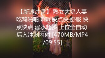 双胞胎姐妹花浴室诱惑长相清纯带着眼镜，浴室脱光光湿身诱惑，贫乳小奶子