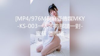 眼镜熟女阿姨 撅着屁屁被老公公无套输出 先操骚逼再爆老菊花 最后内射骚逼