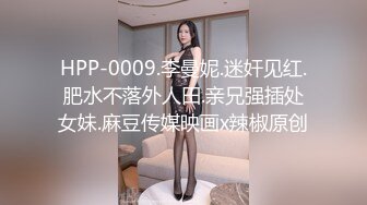 蛮有丰韵气质的颜值女友，宾馆露脸吃鸡，吃得如此出神入化，舔得整根鸡巴龟头都冒水了，真想干她！