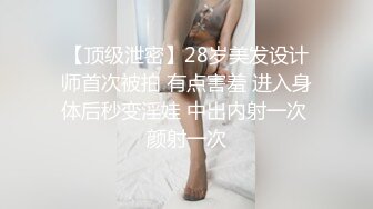 带个墨镜吃起鸡巴来更加卖力