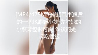 非洲老外宾馆嫖妓小姐很细心干完喷点水给檫鸡巴