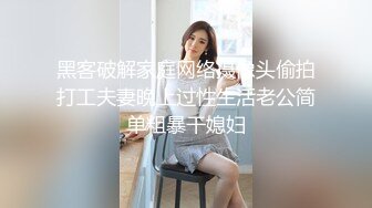 清纯眼镜妹 排练结束赶紧躲进更衣室，下面骚穴奇痒无比 超想要，顾不了外面的队友说话了，自慰爽一番 !