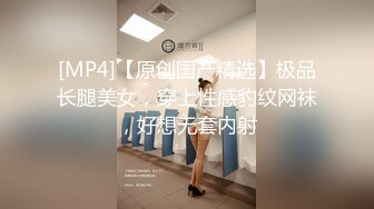 三月专业盗站流出商场女厕正面全景偷拍美女尿尿来月事的美眉貌似个白虎下面没有毛毛