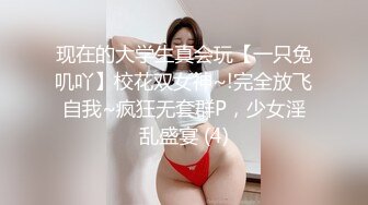 02年乖巧清纯嫩妹，掰开肥唇骚逼特写，振动棒插入猛捅，一手抓白嫩奶子，张开双腿展示美足，单腿灰丝很是诱惑