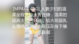 长发兔牙妹子高挑妹子，露脸道具自慰骑乘女上位插穴，表情享受1