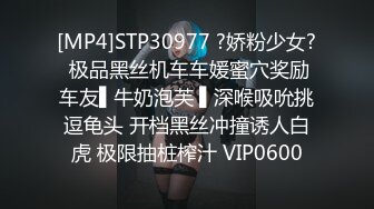 TWTP 游乐场女厕全景偷拍几个撅着屁股嘘嘘的高颜值美女3 (6)