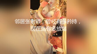 漂亮的金发瘦女和她的大屌帅男友高兴的和大家互动