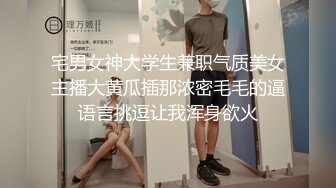 丰满小少妇被两个单男插入