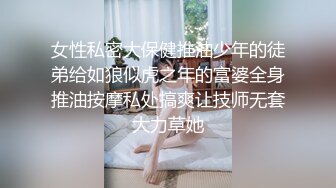 油头满面的韵味美少妇一个全裸自慰，特写美鲍鱼