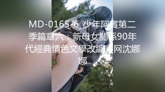 黑丝露脸老骚逼伺候屋里的三个男人，真鸡巴骚主动口交上位激情抽插，躺在地上被大哥轮番爆草