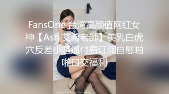 极品CP✅魔手》疯狂大胆坑神躲进商场女_厕独占一个坑位隔板缝中偸_拍各种B形妹子方便▲极限特写镜头快要碰到B了 (3)