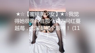 路边公厕偷拍一身粉装美女不停的吃❤️终于吃坏肚子了窜稀