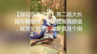 漂亮小骚妇过来找我玩,把她摁在床上，女：你别弄一会她回来了，男：回来就回来呗~来嘛来嘛！！