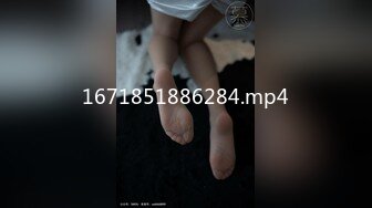 [MP4/ 890M] 乖乖的大奶少女给大哥撸起大鸡巴挨草，无套插入骚穴，配合小哥多体位蹂躏抽插