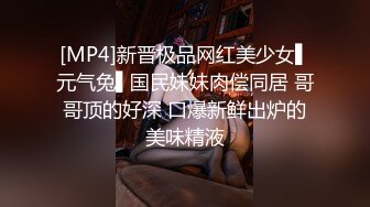 [MP4/ 210M] 熟女阿姨在家啪啪 被无套输出 这哥们的鸡吧咋看上去怪怪的 像肿了一样