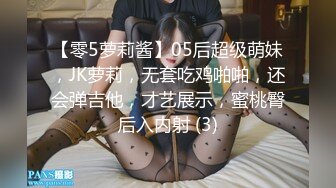 【户外小仙儿】放假在家一个人拿着板凳腿来玩自己的小穴 父母在客厅看电视 我把房间门打开玩