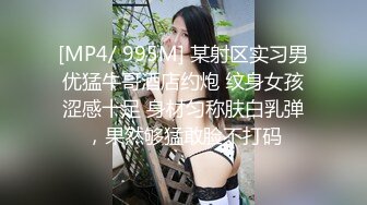 【超巨乳】Onlyfans Jade 福利合集，两只手都把握不住一只大灯