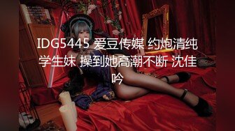 【新片速遞】 写字楼女厕白T恤黑紧身裤长发美妞❤️鲜肥的无毛馒头穴馋得流口水[245M/MP4/02:08]