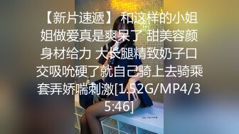 大一女生军训迟到被教官单独留下训练,最后强迫女生和自己车震,女生一脸不情愿