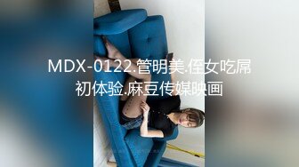 [MP4/ 1.55G] 俊男靓女激情3P玩弄风骚小母狗，渣男接了杯尿给骚逼喝真淫荡，一起鸳鸯浴