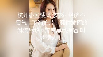 美妞真会玩吃着鸡巴还会边拿鸡巴抽打自己的嘴巴