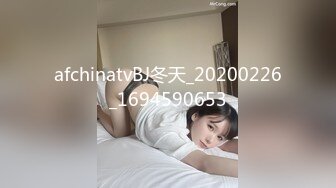 刺激镜头贴到屁股上拍摄身材超给力的美女