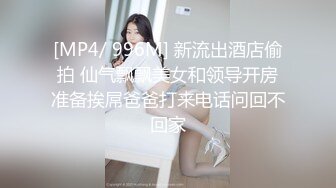 萌萌小孕妇深夜露脸陪狼友骚，逼逼里塞着跳蛋玩弄，性感的大奶子已经很胀了，跟狼友互动撩骚比心，跳蛋玩乳头