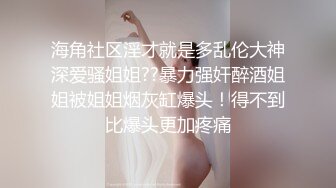 逼毛刮得很干净的淫骚少妇勾引光头佬在摩托车上啪啪搞完还未满足用香蕉插插