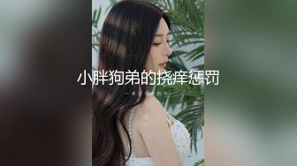 2021精品厕拍《高清后景》经典大号篇白衣黑裤美女 BB白白净净还是无毛的嫩