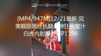 《极品CP魔手外购》美女如云餐饮店大神躲藏女厕逼脸同框偸拍数位小姐姐方便，被一个美女发现翻车了还好没有推门吓尿了 (1)