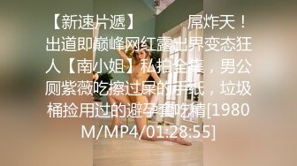 【OnlyFans】逃亡JJ爱KK，狂干群P，大型淫乱场面，两人真实夫妻，女的身材超级棒，群p的场面太过震撼 22