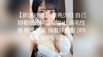 商场女厕偷拍黄裙小美女 拔根B毛闻一下