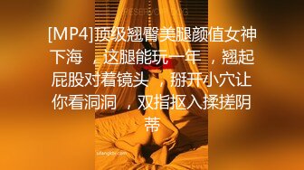 美巨乳丝模被色魔摄影师忽悠穿上各种丝袜玩B