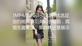 国内厕拍大神潜入某医学院女厕固定后拍学妹上厕所牛仔短裤美眉吃了啥粑粑这么长