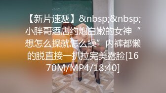 漂亮轻熟女 身材高挑大长腿 逼毛茂密 大哥一进房间就隔着裤子猛摸逼 舔完逼直接无套输出 娇喘连连 内射