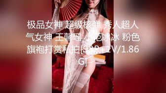 大战肥臀白皙美女