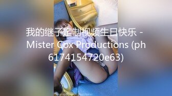 3K原始版全景厕拍-超漂亮卡哇伊女孩尿完后把纸巾蒙在脸上闻一下香味